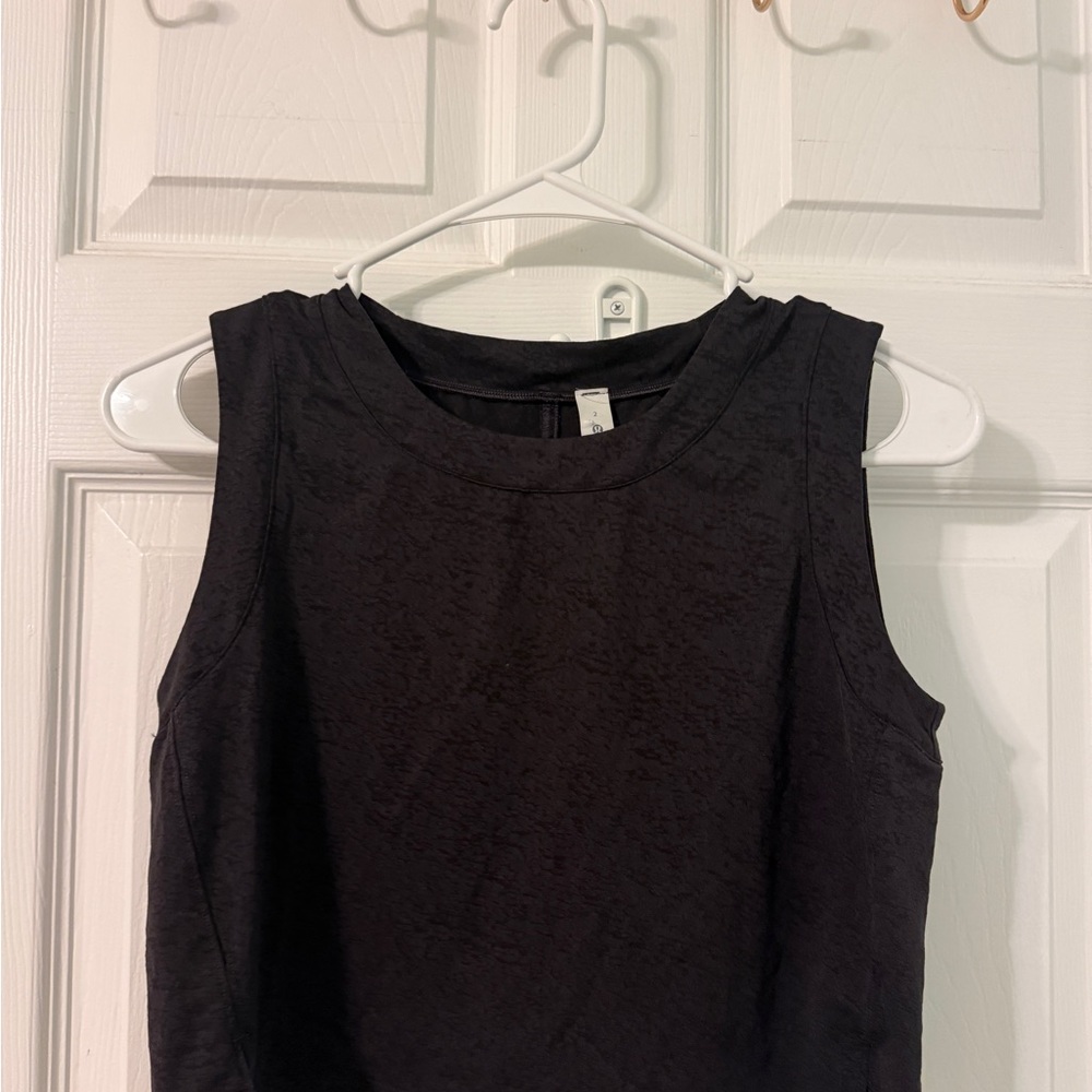 Lululemon crop black workout top
